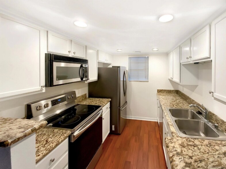 Building Photo - 12059 Alta Carmel Ct