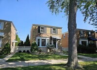 Building Photo - Upscale Living at Its Finest