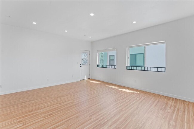 Building Photo - 4019 Mont Clair St