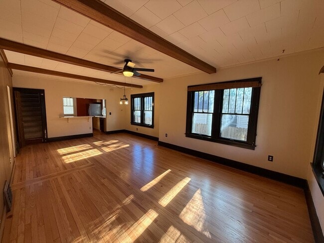 Building Photo - 2 Bed | 2 Bath | Single-Family Home