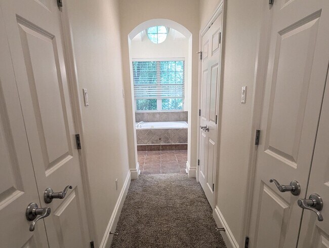 Building Photo - Serene 3 Bed / 3 Bath in Great Austin Loca...
