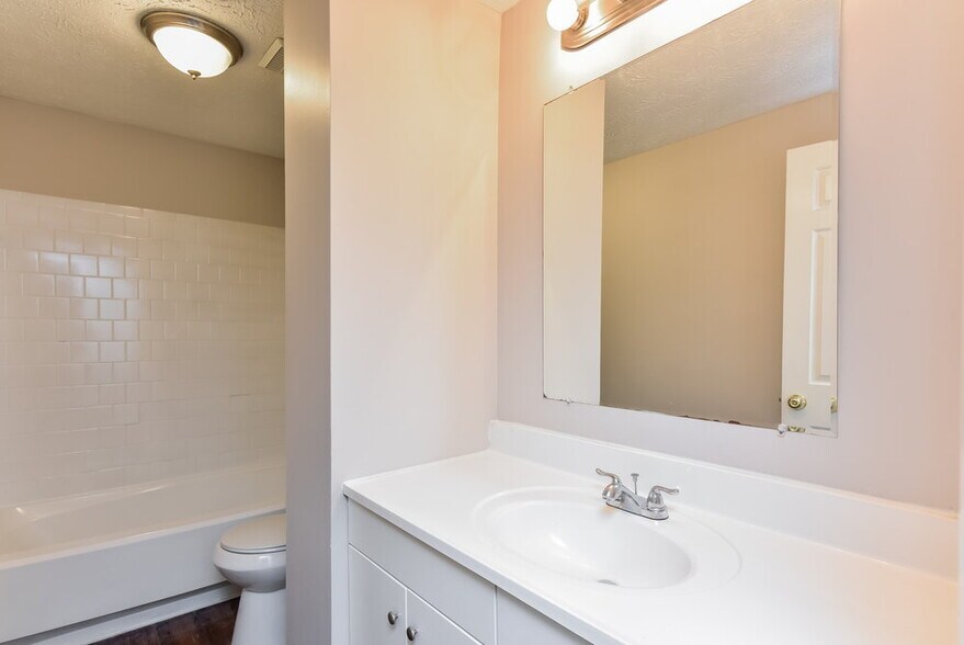 Building Photo - 2086 Singer Way