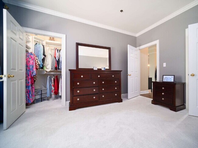 Building Photo - "Charming 3-Bedroom Condo with Cozy Fireplace - 1404 Sq Ft of Comfort in Prime NC Location!"