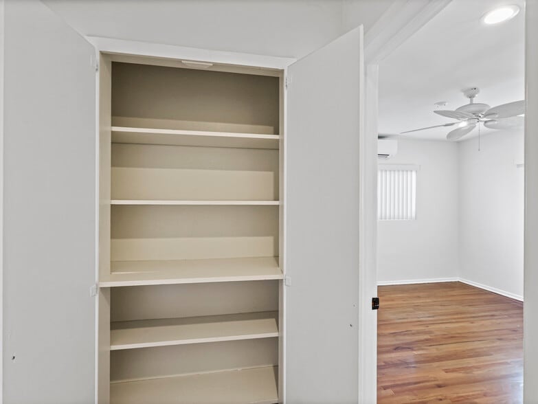 Building Photo - 4918 1/2 Tujunga Ave