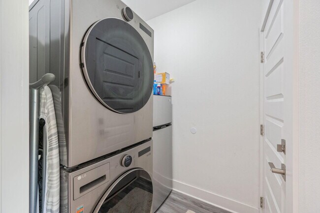 Building Photo - 150 Hibiscus Ave