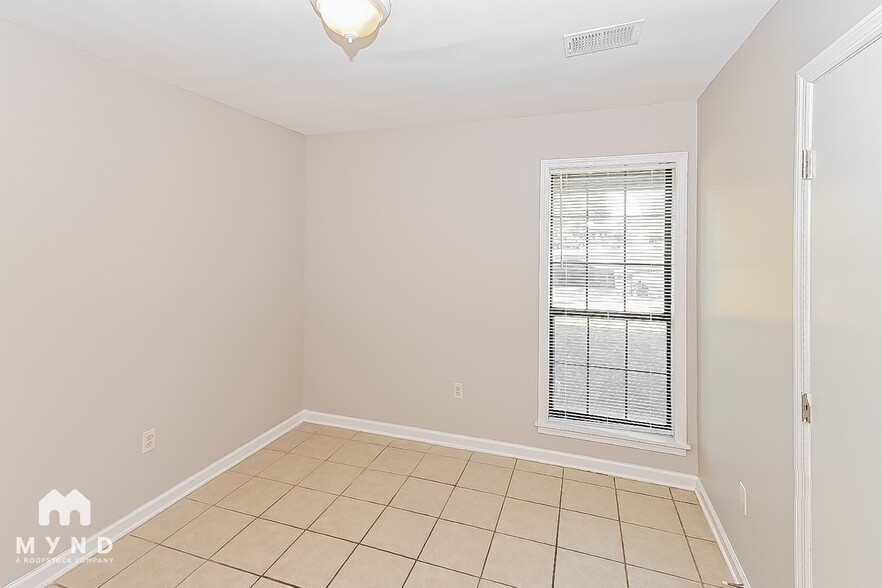 Building Photo - 10571 Chateau Dr