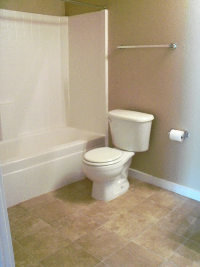 Building Photo - Fabulous Location! Pool! Single level! 2 bedroom, 2 bathrooms. New flooring. ADA Unit.