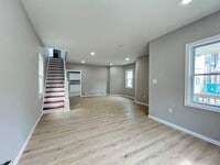 Building Photo - 21 S Spray Ave