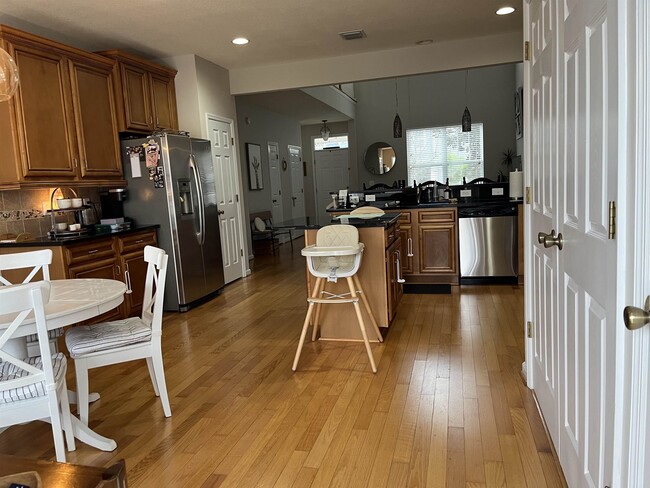 Building Photo - 2476 Lantana Ln