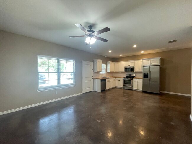 Building Photo - 501 FM 315