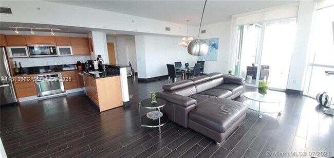 Building Photo - 253 NE 2nd St