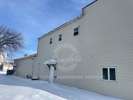 Building Photo - 212 W James St