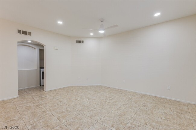 Building Photo - 300 Pine Haven St