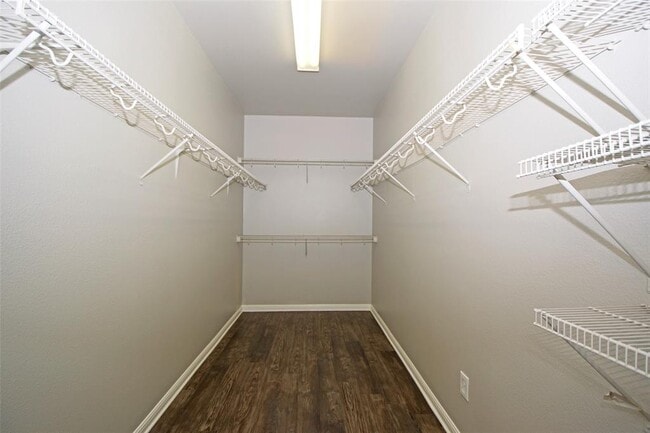 Building Photo - 6800 Cromarty Ln