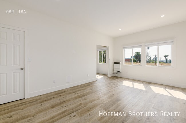 Building Photo - 1625 Mariposa Ave
