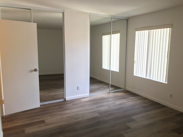 Building Photo - 15215 W Magnolia Blvd