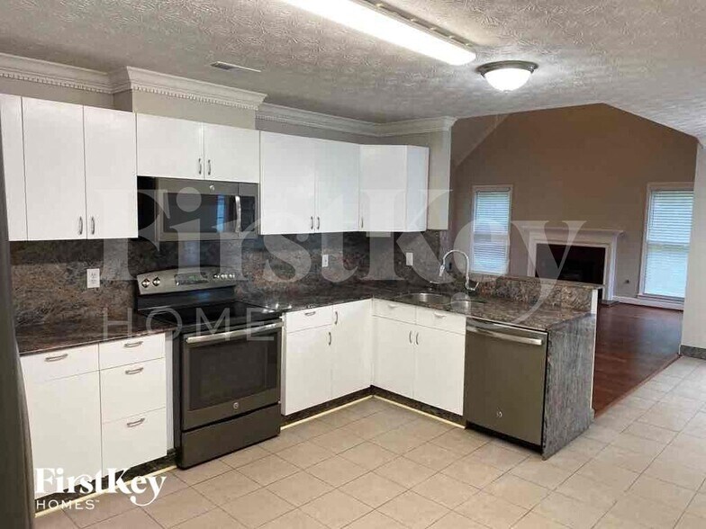 Building Photo - 1020 Forest Hills Dr SE