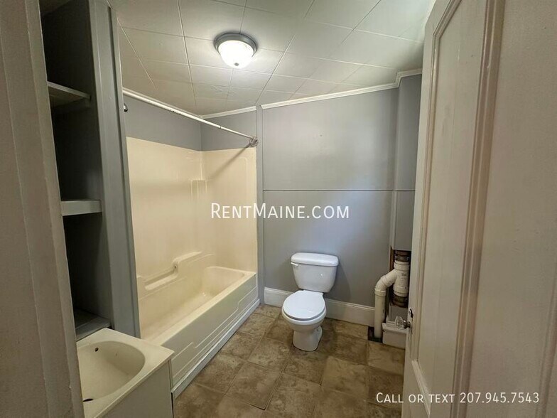 Building Photo - 91 Castine Rd