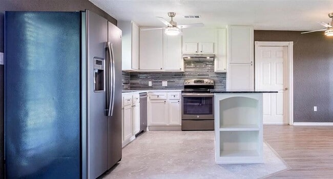 Building Photo - 4724 NW Ridgecrest Dr