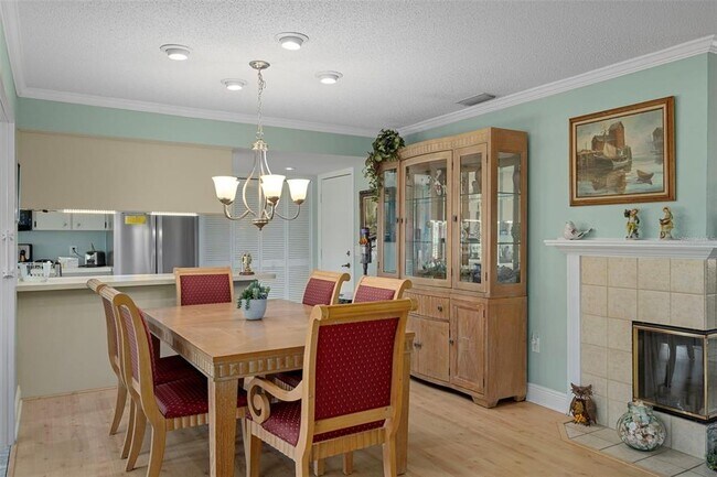 Building Photo - 7167 Crown Oaks Dr