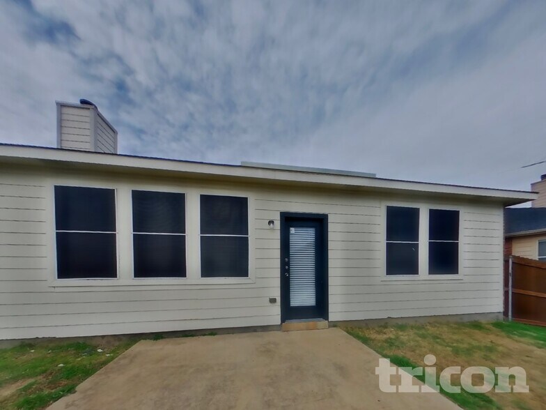 Building Photo - 3413 Fashion St