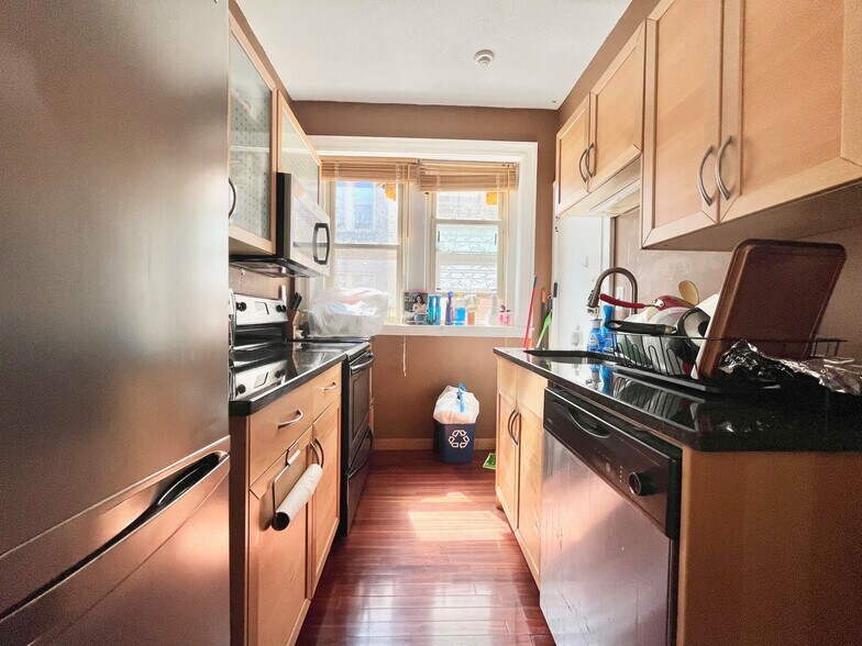 Primary Photo - 1645 Commonwealth Ave