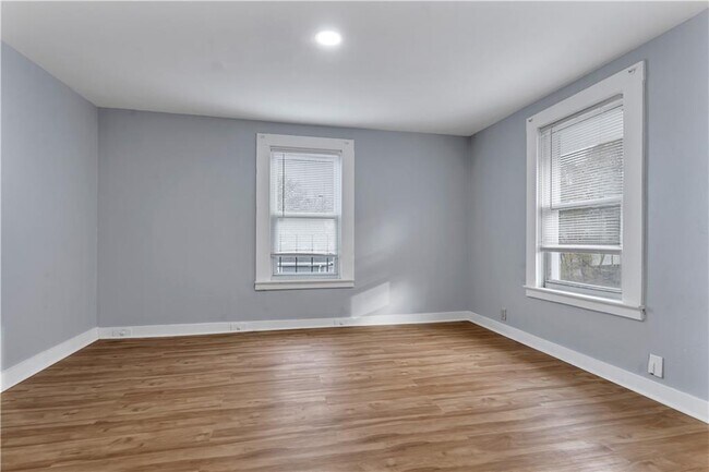 Building Photo - 244 Paradis Ave