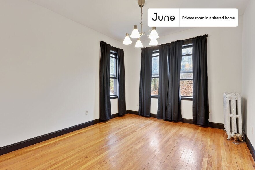Building Photo - Room in Shared 4 bed/2.5 bath home
