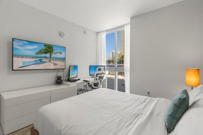 Building Photo - 300 Sunny Isles Blvd