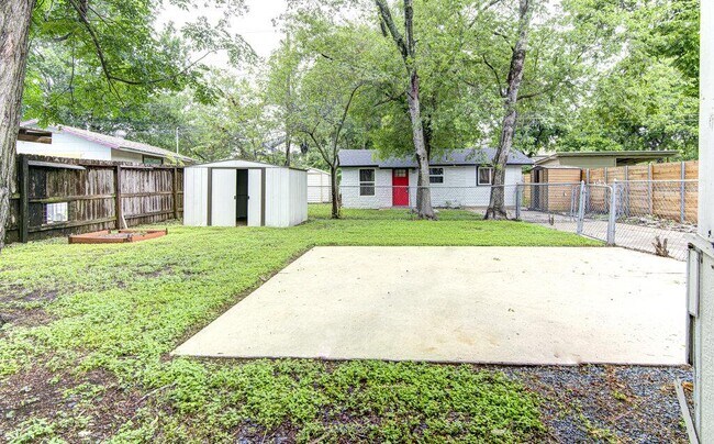 Building Photo - 1711 Brentwood St