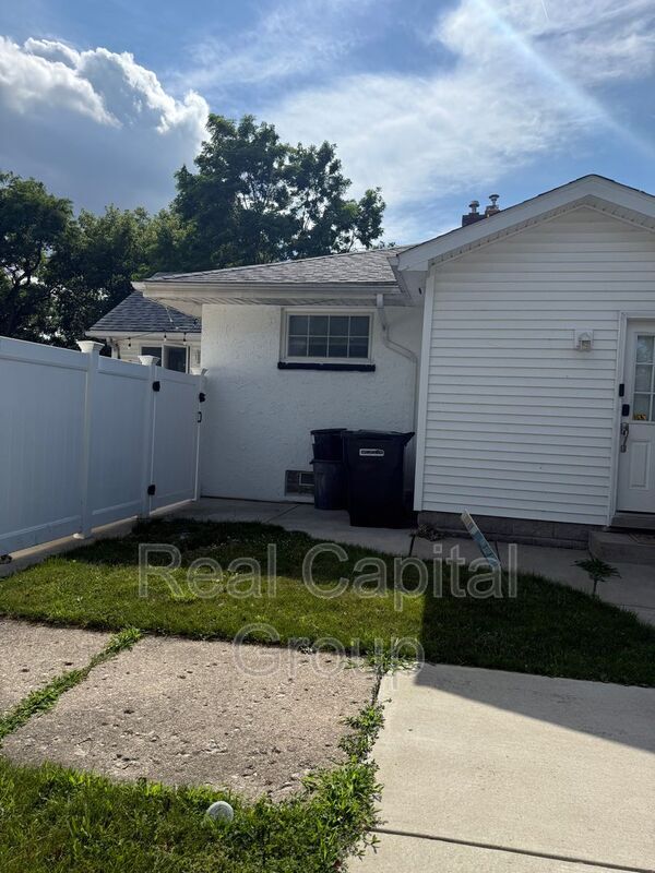 Building Photo - 2965 Jerauld Ave