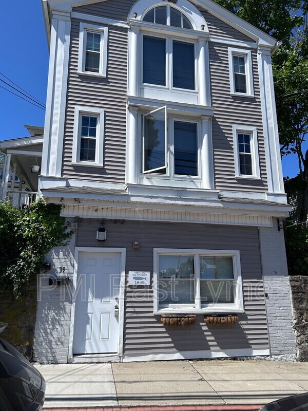 Primary Photo - 39 Shaw St