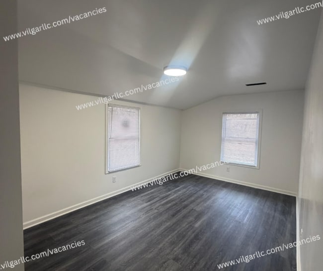 Building Photo - Hot Offer: $1200 Rent for Your First 6 Months!