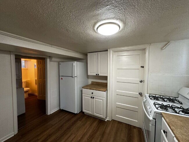 Building Photo - Cozy 1 bed apartment in Elyria Swansea!