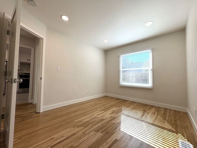 Building Photo - 1327-1329 Judah Street