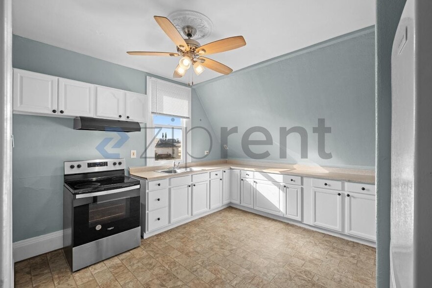 Building Photo - 827 Georgia St