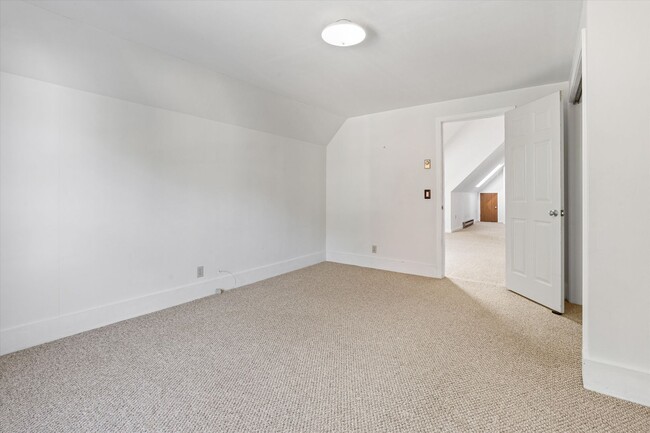 Building Photo - 113 Warren St