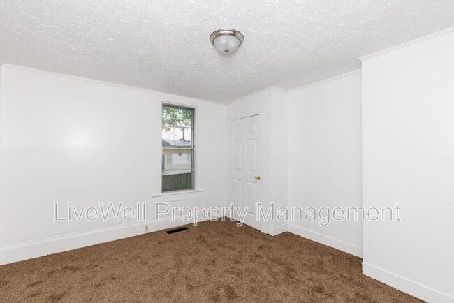 Building Photo - 2427 30th St SW