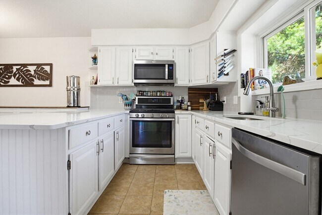 Building Photo - 49 Captain Eames Cir