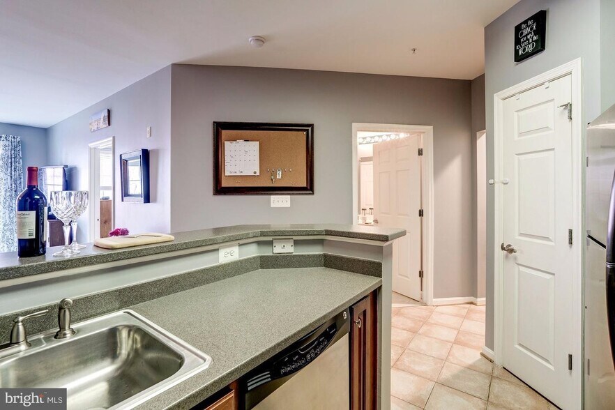 Building Photo - 21228 McFadden Sq