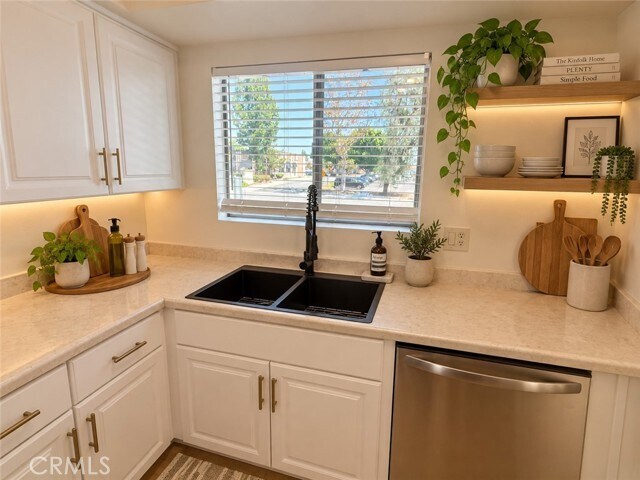 Building Photo - 9385 Mesa Verde Dr