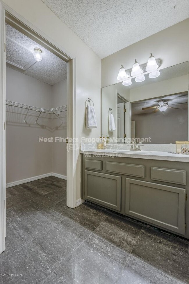 Building Photo - 4570 Blue Stream Ln N