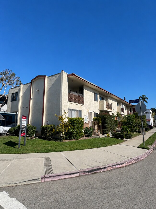 Building Photo - 1205 Victoria Ave