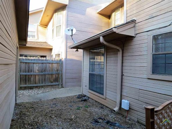 Building Photo - 5809 Hollytree-