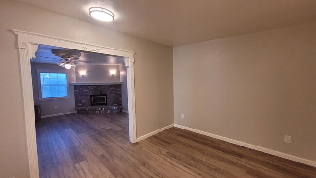 Building Photo - 643 NE Channon Ave