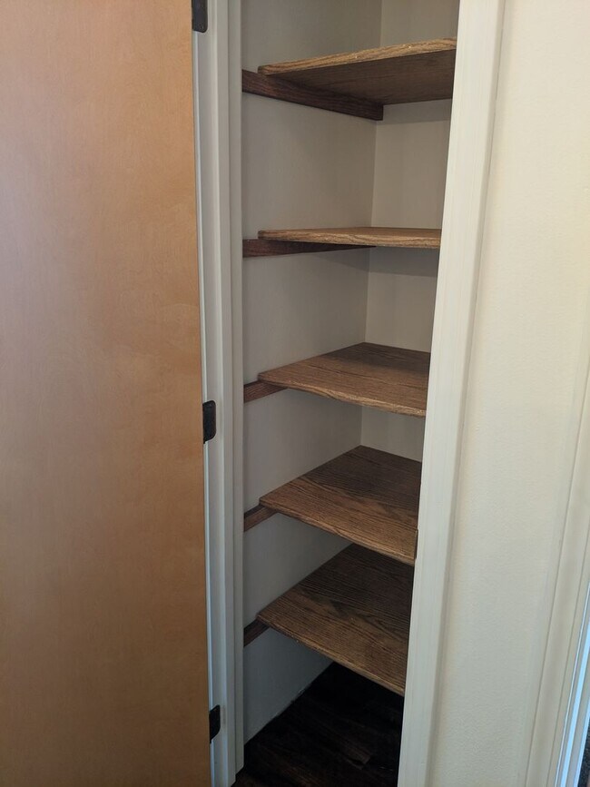 Building Photo - Spacious Studio with bonus storage