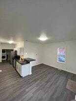 Building Photo - 1528 E Orman Ave