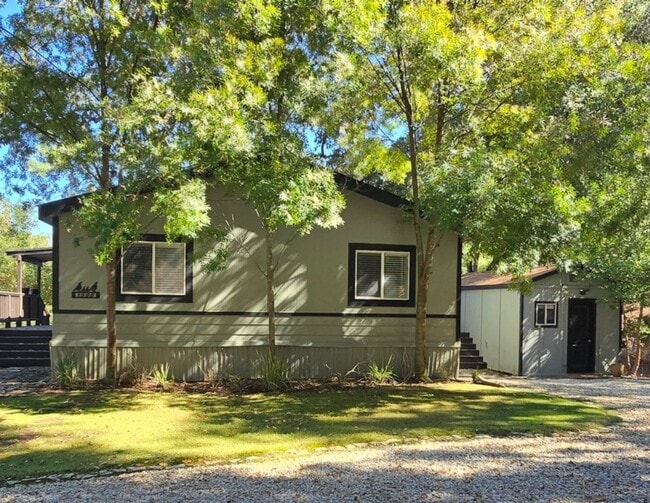 Primary Photo - Large 3 bedroom home in the country