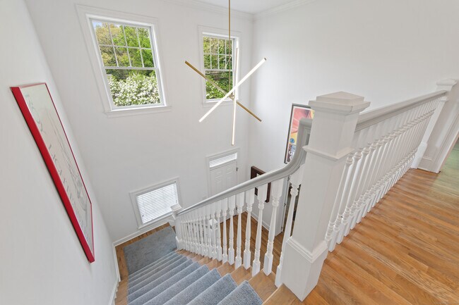 Building Photo - 187 Compo Rd S