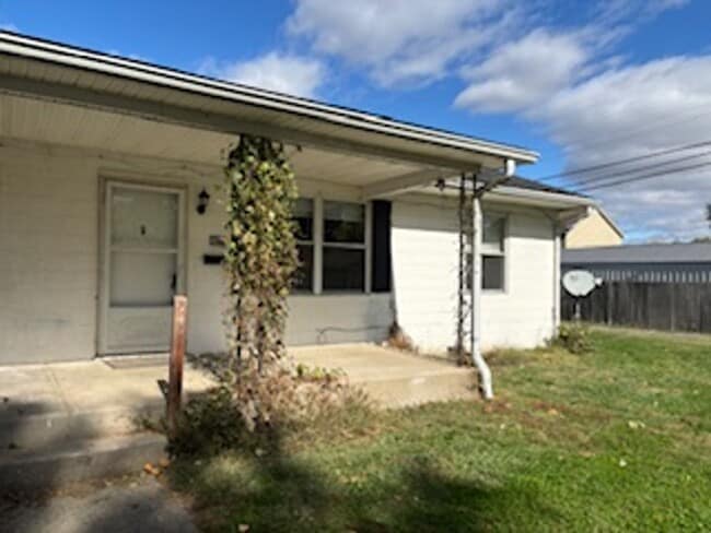 Primary Photo - 3 bedroom, 1 bathroom Triplex: Martinsville